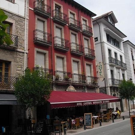 Hotel Los Robles Cangas de Onís Exterior photo