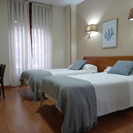 Hotel Los Robles Cangas de Onís Exterior photo