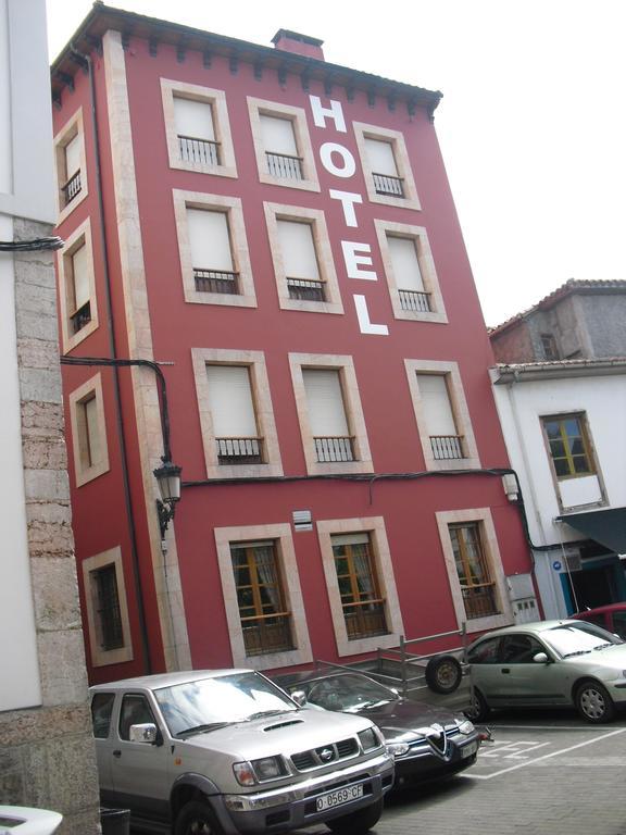 Hotel Los Robles Cangas de Onís Exterior photo